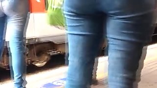 Delicia de jeans na estacao da LUZ em SP