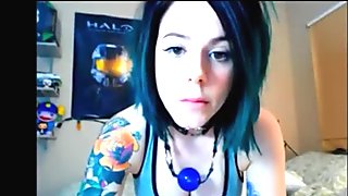Punk Teen Fills Her Holes On Webcam